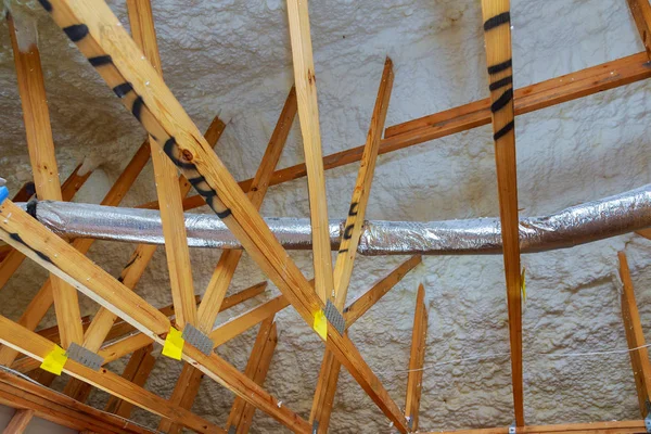Yeni Inşaatı Ile Yapım Aşamasında Evin Tavan Çatı Sistemi Isıtma — Stok fotoğraf