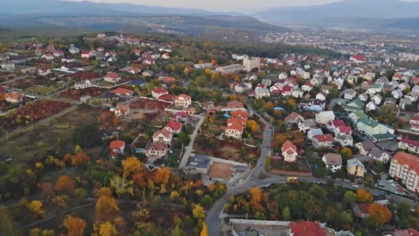 Uitzicht over de stad Oezjhorod, gelegen in Transcarpathia — Stockvideo