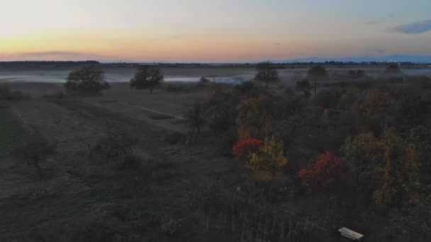 Hermoso paisaje de campo durante la puesta del sol — Vídeos de Stock