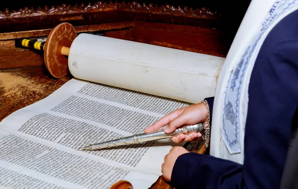 November 2018 New York Jewish Man Dressed Ritual Clothes Hand — Stockfoto