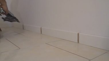 Döşeme ev lüks özel ev için yüklenici inşa kalıplama temel çivilenmiş ölçer bitirmek Nailer adam