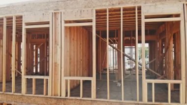 Yeni bir ev çerçeveli yeni inşaat bir evin zemin bina inşaatı