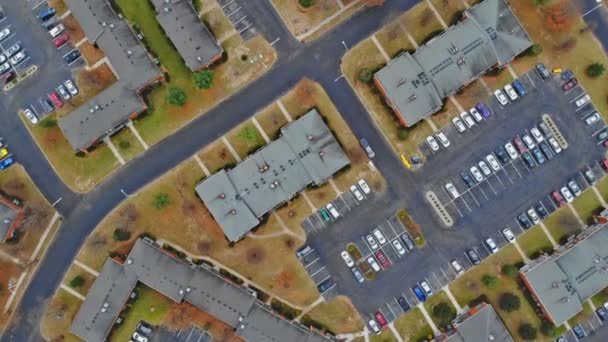 Vue de dessus des arbres et des maisons Vue de la zone de couchage depuis le panorama depuis la hauteur — Video