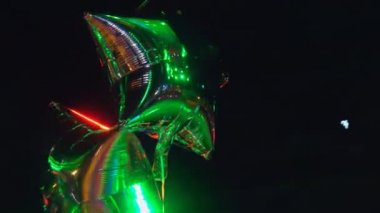 Işık gösterisini. Lazer gösterisi. Gece kulübü dj parti insanlar ses renkli ışık ile dans müziğinin keyfini çıkarın. Club gece ışık dj parti Kulübü.