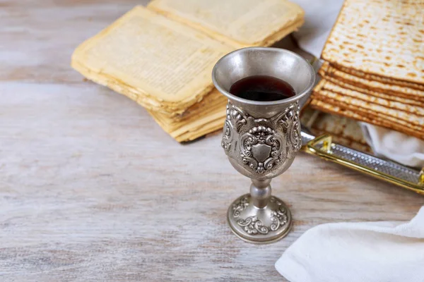 Pesah Celebração Conceito Judeu Pão Matzah Com Vinho Conceito Férias — Fotografia de Stock