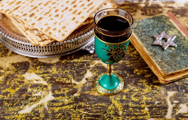 Matzot Red Wine Glasses Symbols Passover — Stock Photo, Image