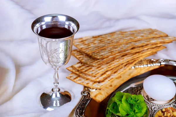 Red Kosher Glasses Wine Matzah Passover Haggadah — Stock Photo, Image