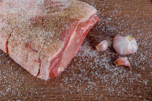Voorbereiding Ongekookt Stukken Biefstuk Van Het Rauwe Varkensvlees Hakken Bestuur — Stockfoto