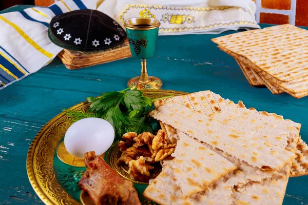 Matzo Passover Metal Tray Wine Table Close — Stock Photo, Image
