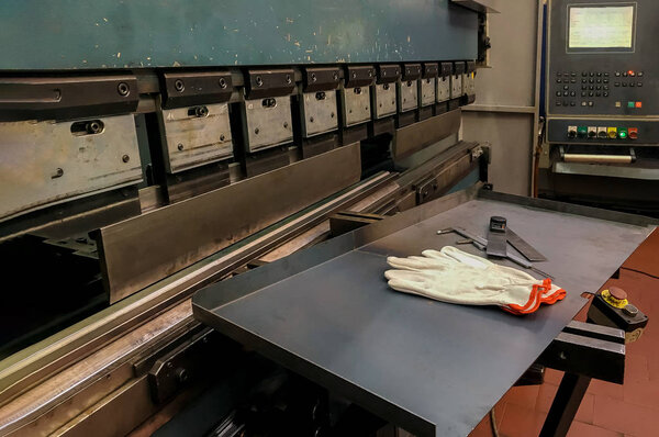 Станки для гибки завода на металлической кладки заготовки в с листовым металлом и специальные
