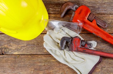 Kask ve küme araçları inşaat güvenlik ekipmanları