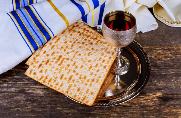 Table Ready Traditional Seder Plate Ritual Jewish Holiday Passover Kiddush — Stock Photo, Image