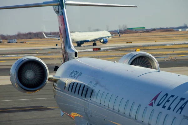 Feb 2019 Jfk Nueva York Turbina Avión Pasajeros Avión Delta —  Fotos de Stock