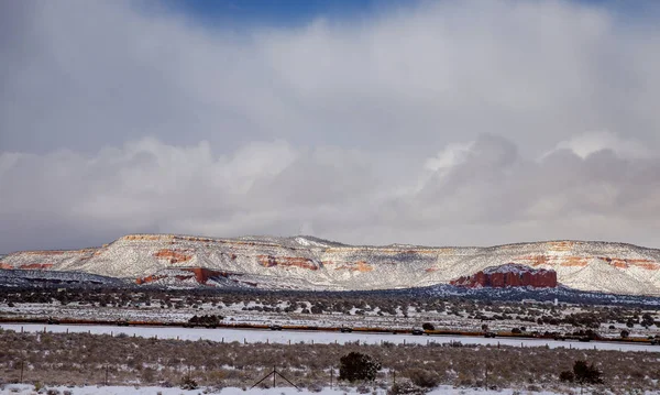 A winter snow on the road to park in southwest New Mexico. — Stock Photo, Image