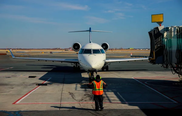 Aviones listos para abordar en el Aeropuerto Internacional John F. Kennedy —  Fotos de Stock