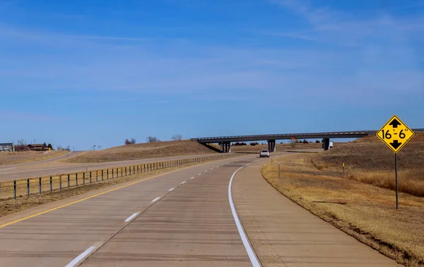 US Highway con le indicazioni per andare alla strada panoramica vista aerea — Foto Stock