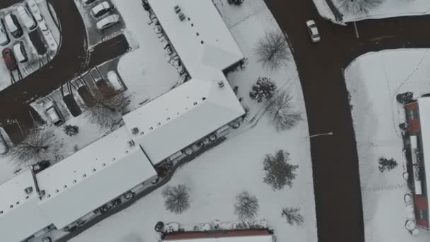 A área de dormir e a vista de estrada do panorama cobrem da neve — Vídeo de Stock