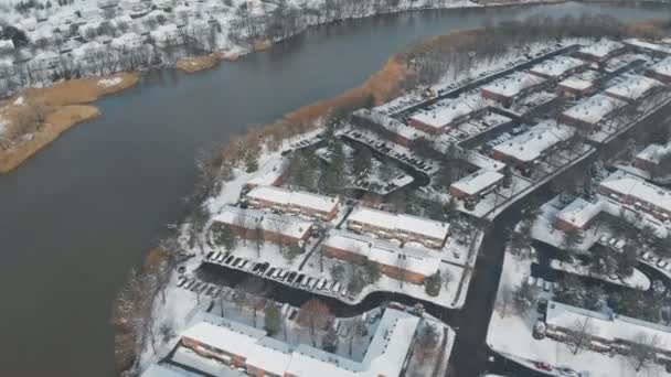 La vista aerea una zona residenziale dopo una tempesta di neve in vista dall'uccello — Video Stock