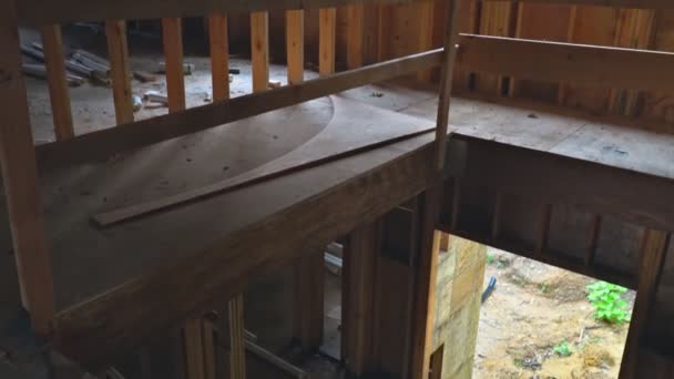 Nya hemmet konstruktion på trästomme ett nybygge för utveckling — Stockvideo