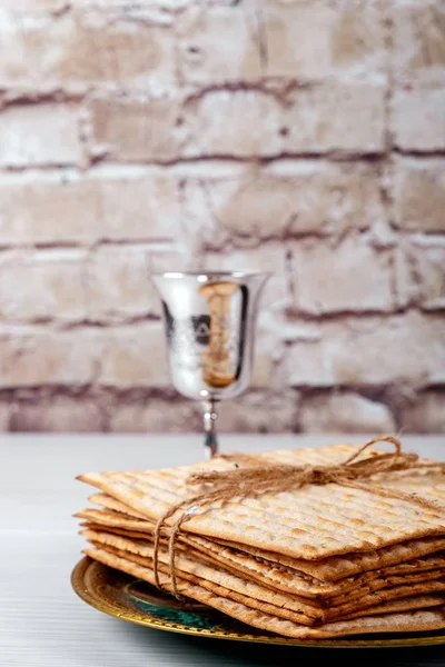 Pesach påsk symboler av judiska semester. Traditionella matzoh, matzah eller Kurdistan — Stockfoto