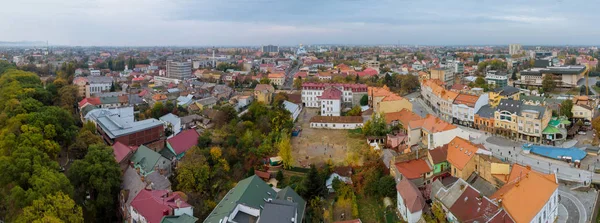 Центр старого города и современная архитектура Ужгород, Украина Европа — стоковое фото