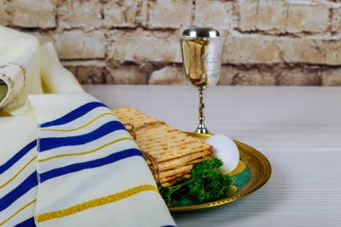 Masada plaka üzerinde Fısıh Seder ile için matzo yakın çekim