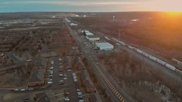 Vertikale Ansicht fliegen tief über Nachbarschaft Bereich sonnigen Morgen Tag — Stockvideo