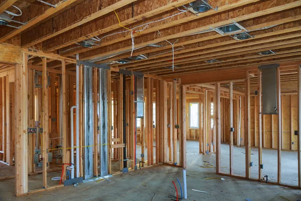 Feixe de moldura interior da nova casa em construção home framing — Fotografia de Stock