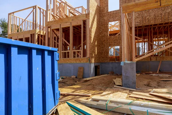 Lakossági kilátás építenek új házakat és az építési hulladék — Stock Fotó