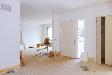 İnşaat endüstrisi yeni ev inşaatı iç alçıpan ve detaylar