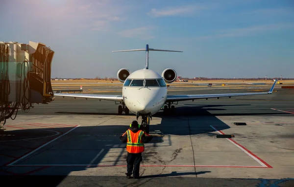 Flygplan redo för boarding flygplan på John F. Kennedy International Airport — Stockfoto