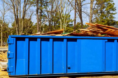 Yeni Şantiye Binası appartment evlerin çöp, geri dönüşüm atık ve çöp kutuları