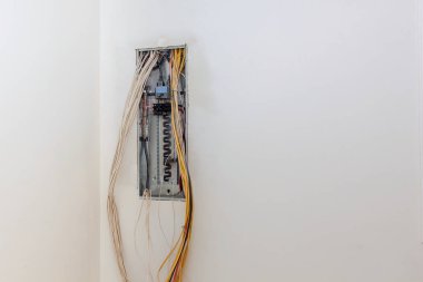 Elektrik anahtarı kabine vasıl belgili tanımlık kutu telleri ile