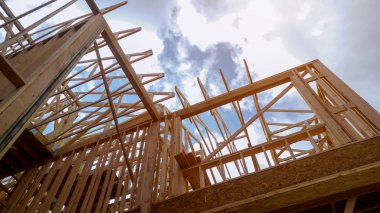 Bina yeni ev inşaa yılı dış ahşap kiriş İnşaat