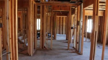 Konut ev inşaat Site çerçeveli yakın kadar geniş bir yeni ev inşaatı ile bazı çerçeveli duvar kadar çekim