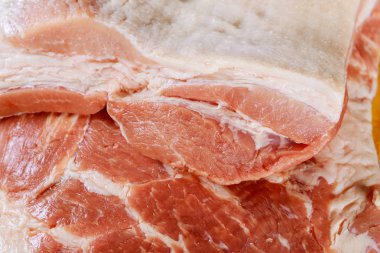 Taze çiğ et domuz pirzolası pişmemiş hazır