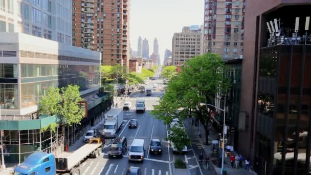 НЬЮ-ЙОРК Сити, США - 04, 2017: Манхэттенские дороги с высоты 8 Авеню Нью-Йорк, США . — стоковое видео
