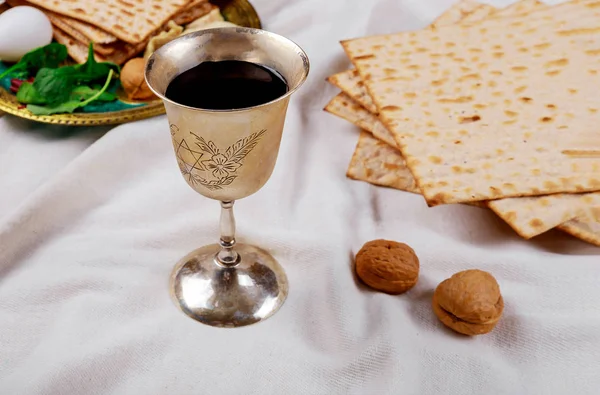 Pesaj Símbolos de la Pascua de gran fiesta judía. Matzoh tradicional — Foto de Stock
