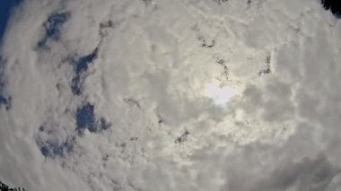 Bulutlar clear bulut gökyüzü gökyüzü hareket mavi parlak aydınlık.