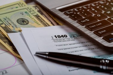 1040 ABD vergi formu, para ve takvim ABD doları para ve bilgisayar ile