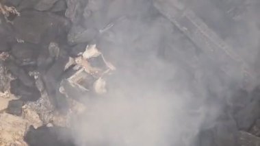 Kömürleri yanan Barbekü köz kırmızı Yangın parlayan