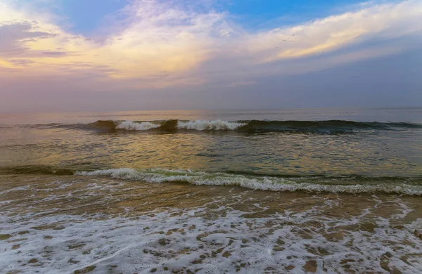 바다 자연 구성을 통해 다채로운 새벽. — 스톡 사진