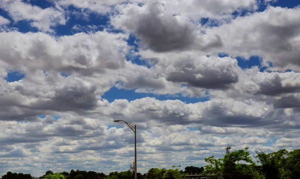 青い空に空気雲. — ストック写真