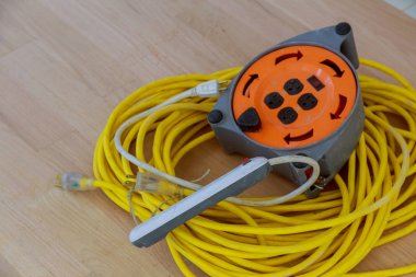 Onarımlarda elektrik güç uzatma kablosu