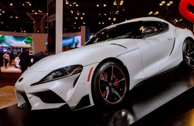 New York, Ny Amerika - Nisan 20, Yeni 2020 Toyota C-Hr Prototip spor otomobil Jacob Javits Merkezi'nde Ekranda New York Uluslararası Otomobil Fuarı'nda