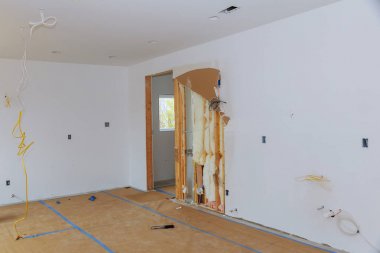 Yeni restore edilen evde inşaatta tadilat ta