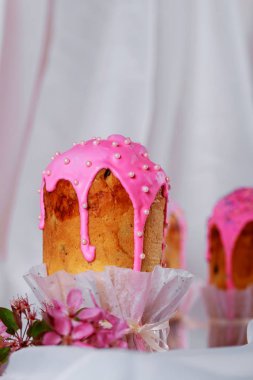 Renklerin bir gökkuşağı dekore renkli paskalya pastası