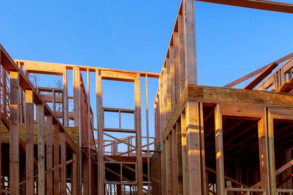 Haz de marco de la nueva casa en construcción — Foto de Stock