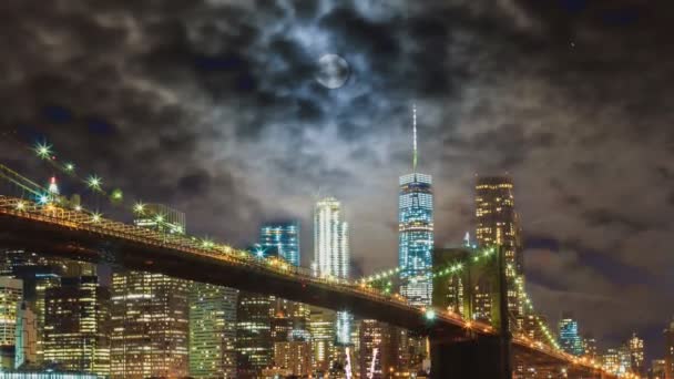 Fuegos artificiales sobre el centro de Manhattan Nueva York de fuegos artificiales y cielo estrellado — Vídeo de stock