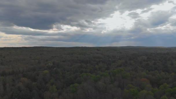 Oben auf pennsylvanias pocono berge ländliche landschaft — Stockvideo